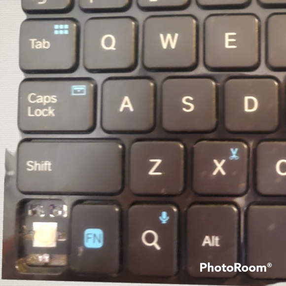 Logitech Magnetic stand up Tablet holder with Bluetooth Keyboard attached - Picture 2 of 5